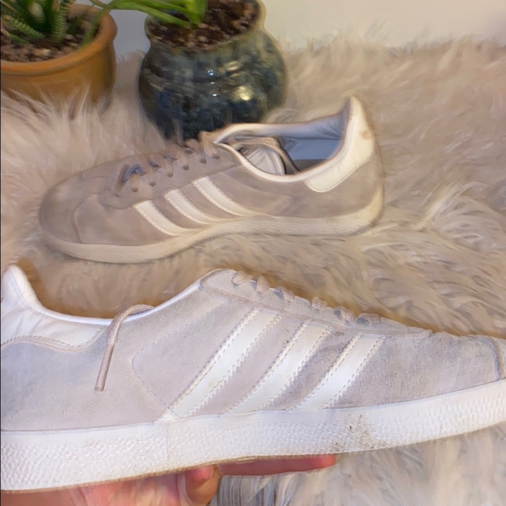 pink/ purple adidas. <3